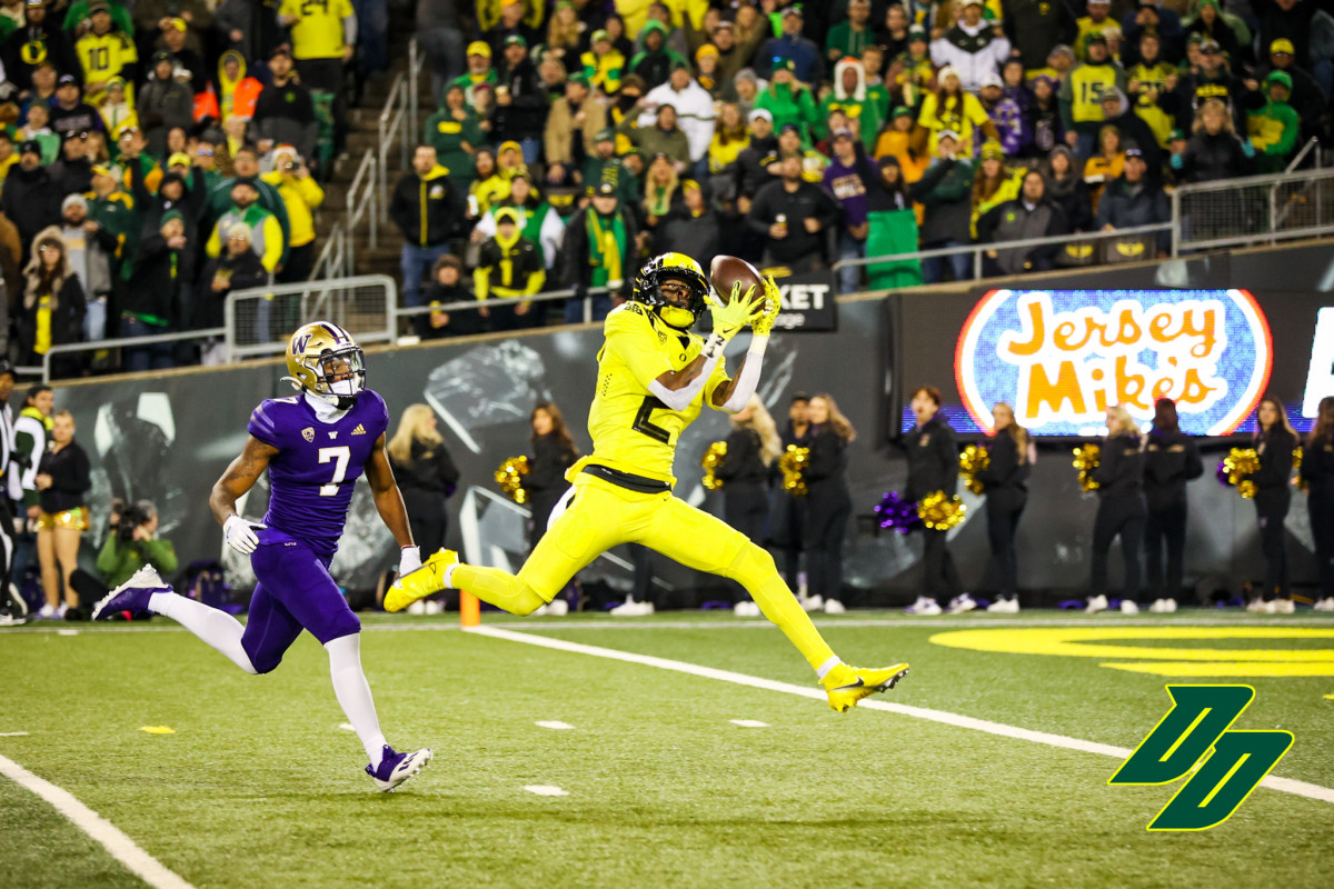 Dont'e Thornton catches a touchdown pass against the Washington Huskies during the 2022 season.